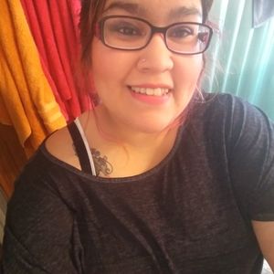 Meet your Posher, Estefani